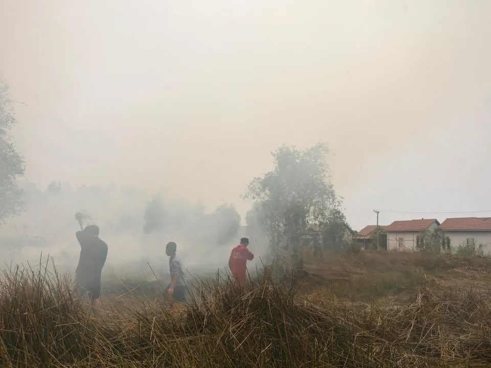 Editorial photograph illustrating Indonesia wildfire smoke linked to 3,560 deaths in September