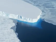 Editorial photograph illustrating Senegal‑sized Antarctic glacier melting faster than thought doubles sea‑level risk
