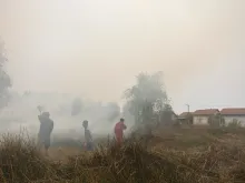 Editorial photograph illustrating Indonesia wildfire smoke linked to 3,560 deaths in September