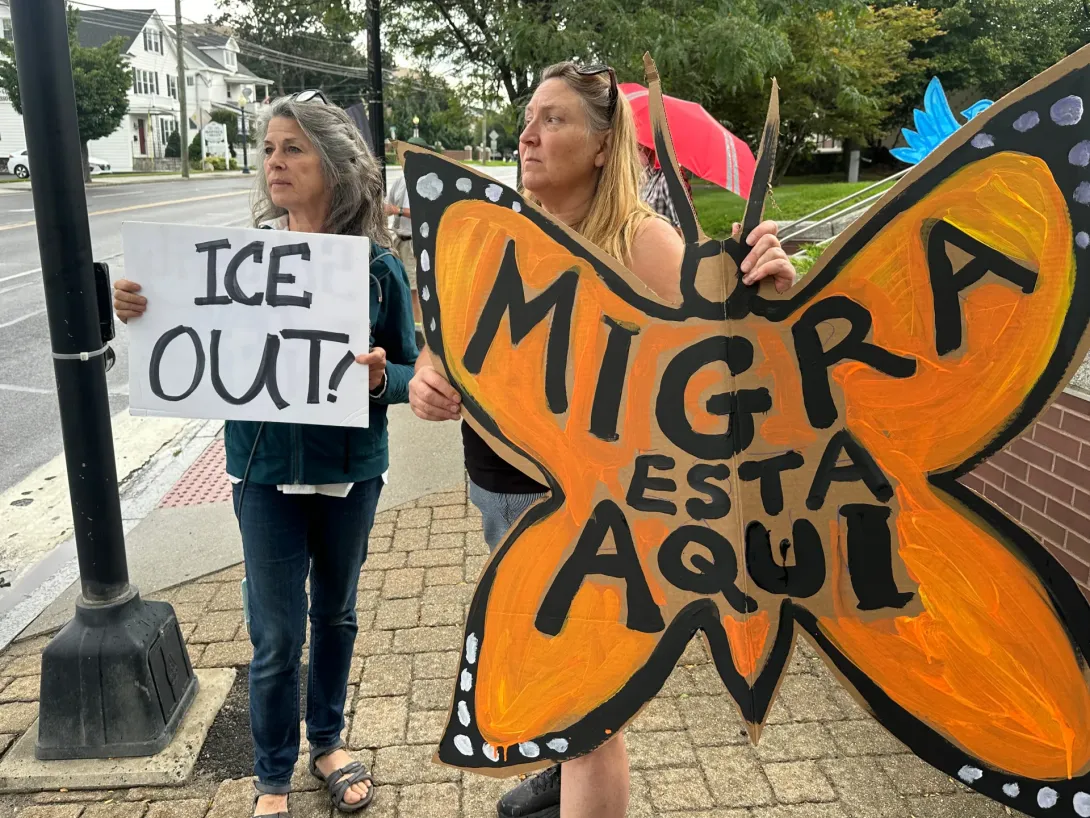 Editorial photograph illustrating ICE Tactics Under Scrutiny Ahead of US Midterm Elections